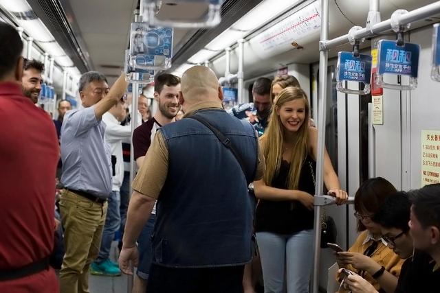 百度胖老师吧上海市公 安局轨道交通分局石宇玉老师求救 百度胖老师吧上海宝山公安通河新村派出所民警欺负绑 ...