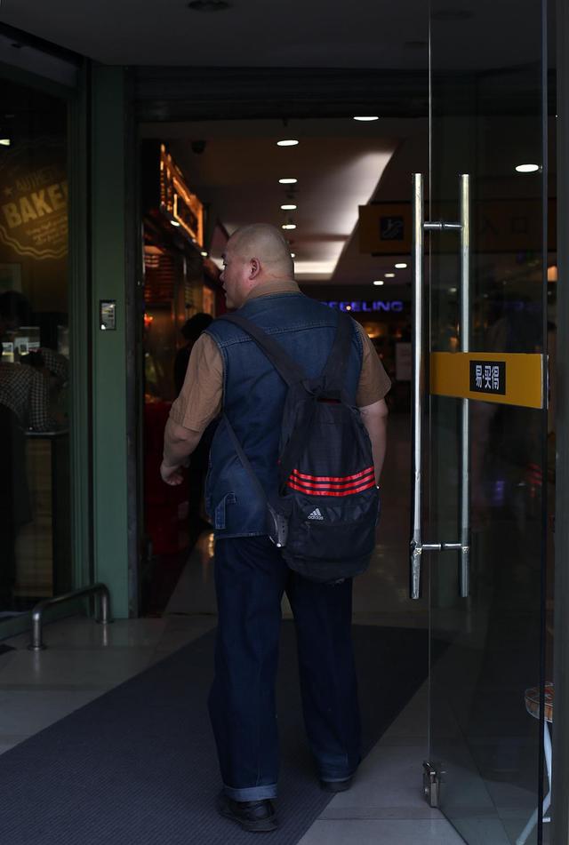 百度胖老师吧上海市公 安局轨道交通分局石宇玉老师求救 百度胖老师吧上海宝山公安通河新村派出所民警欺负绑 ...